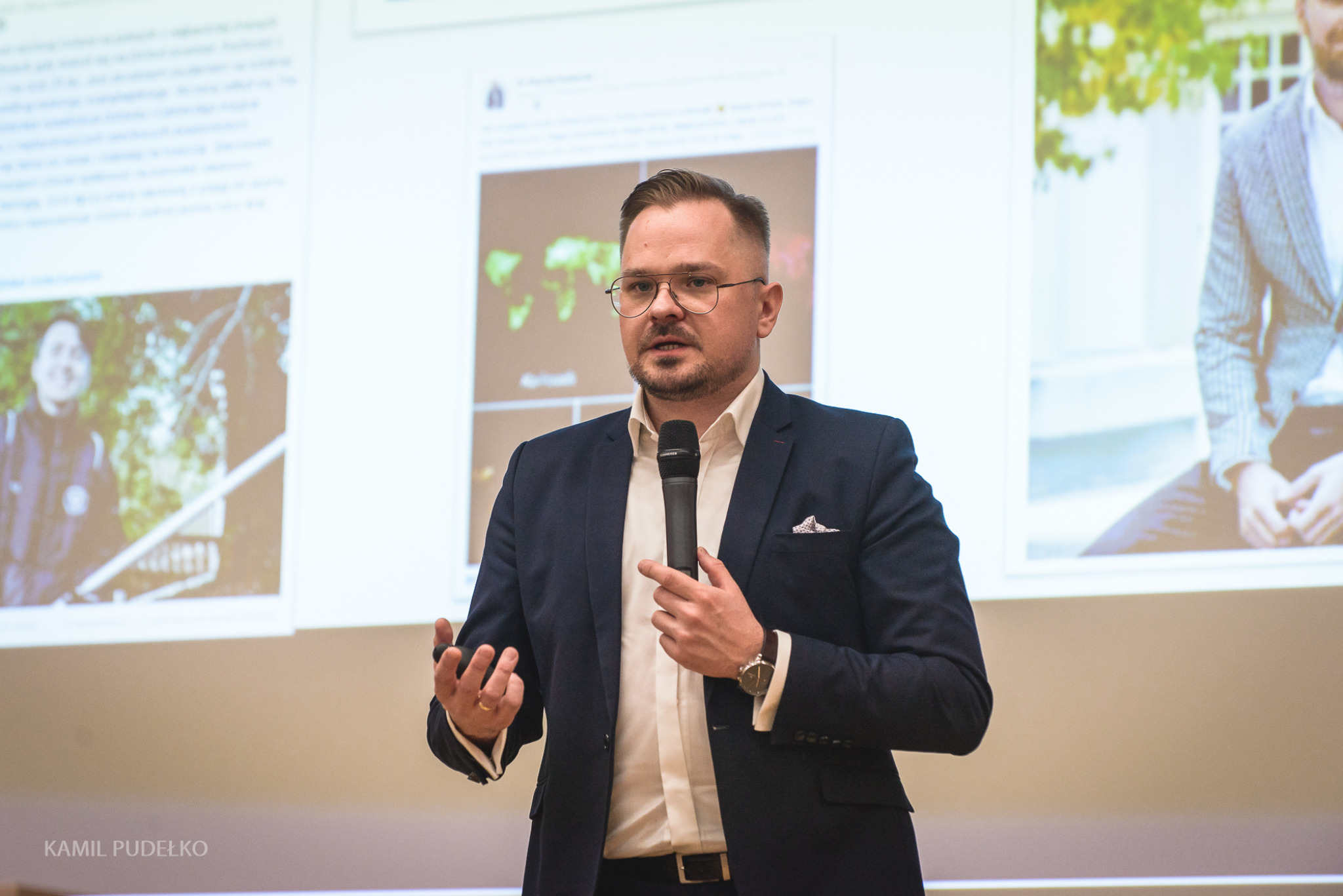 Dr Bartłomiej Machnik podczas wystąpienia